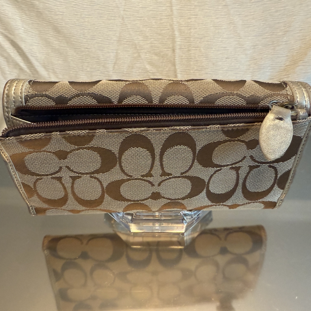 Coach Signature Wallet - Picture 3 of 6